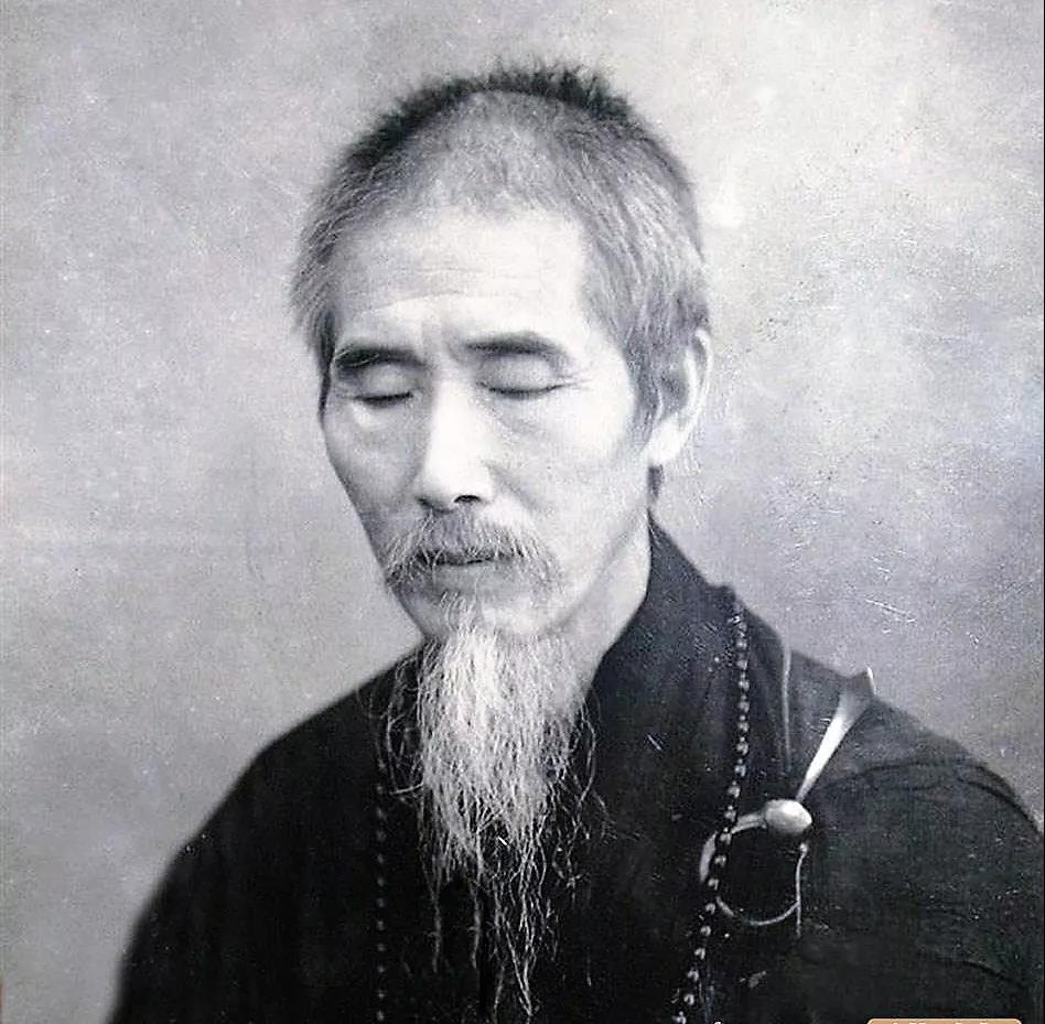 ��������̩�������Ϻ���Բ�ż����գ��廳һ����ɮ���ı��У�