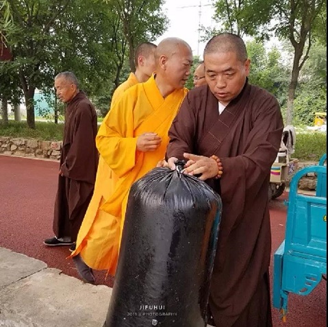 明日,积福慧启建己亥年释迦牟尼佛圣诞日暨第五期放生法会!随喜参加! 明日,积福慧启建己亥年释迦牟尼佛圣诞日暨第五期放生法会!随喜参加!