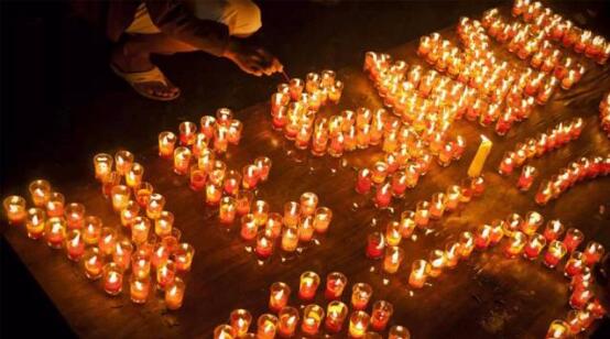 明日,佛吉祥日暨卫塞节!积福慧供灯共修正在进行中…… 明日,佛吉祥日暨卫塞节!积福慧供灯共修正在进行中……