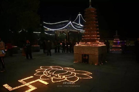 明日月光菩萨圣诞暨中秋节!积福慧供灯共修正在进行中…… 明日月光菩萨圣诞暨中秋节!积福慧供灯共修正在进行中……
