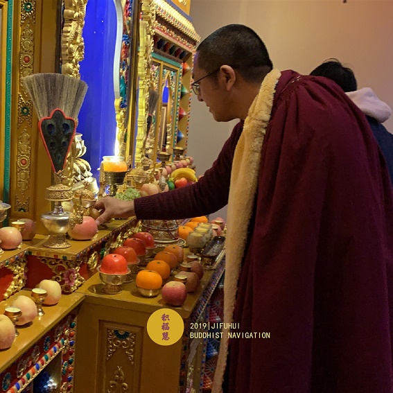 明日文殊菩萨成道日!积福慧供灯共修正在进行中…… 明日文殊菩萨成道日!积福慧供灯共修正在进行中……