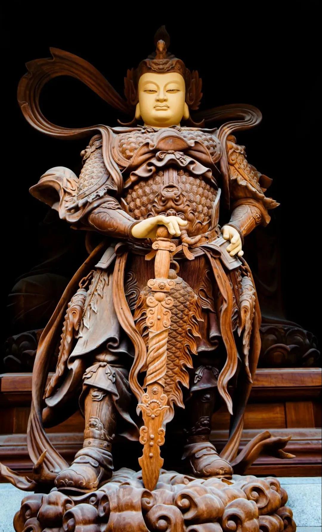 ���չ���Τ������ʥ������а��������​һ����ɽ�ӣ�