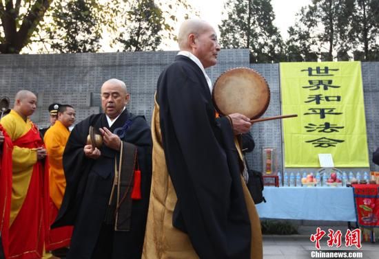为死难者诵经祈福