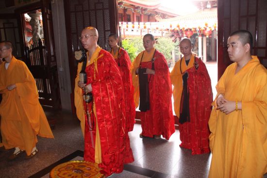 �����չ����ټ��ں����ɵ�50�����˴�������д������