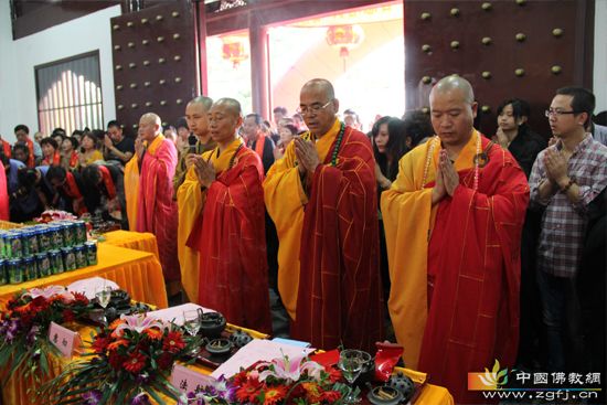 ���ݴ���ɽ������