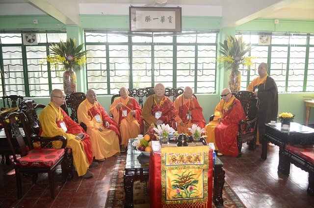 �������ѧ��᳤���ʳ��ϡ���۷��ɮ٤���ϻ�᳤�B�����ϡ��������ѧ��Ȫ�۳��ϡ�����ɽ���������鳤�ϡ����ŷ���ܻὡ�ѳ��ϡ��������·�����֪���ϣ���Ӱ�����ڷ�ʦ��