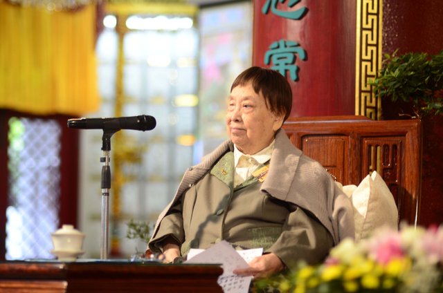 ��۵�̨���н�Ե������Ҷ�����ʿ����