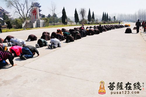 ���ݷ�ЭЯ֣�ݾ�ʿ�־ٰ�����һ�ݳ�ʥ�