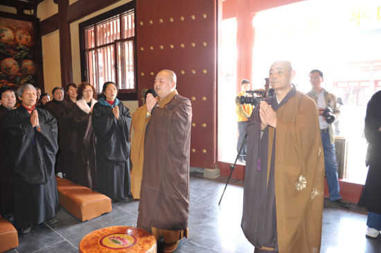 �ձ���̲ܶ�������η��Ųΰݴ��ɽ�ȶ�����ͥ