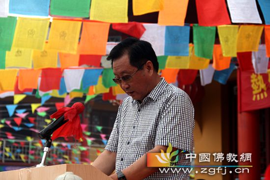 �ӱ�����̧ͷ����