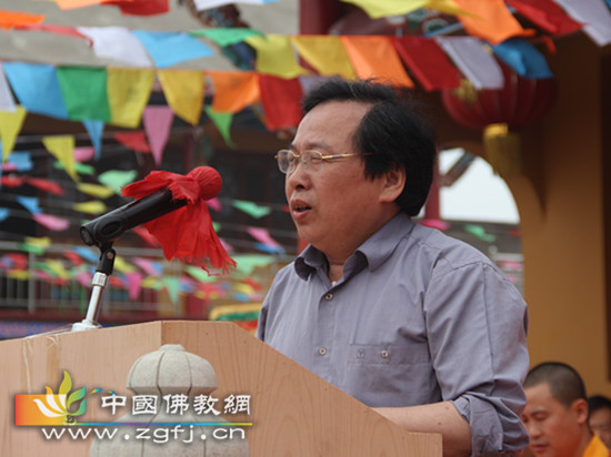 �ӱ�����̧ͷ����