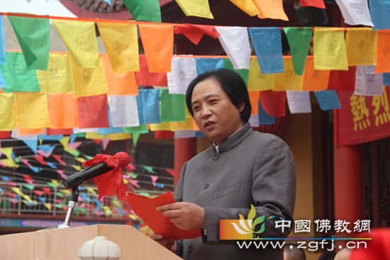 �ӱ�����̧ͷ����