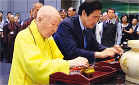 ̨��̨���¾ٰ��İ��ӱ���ҩʦ���� ��Ӣ�Ųμ�