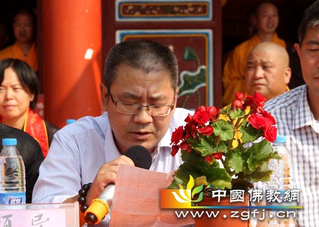 �ӱ�����̧ͷ����¡�ؾ�����ʥ��������������